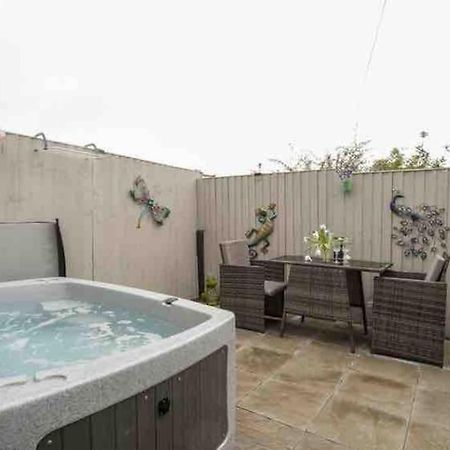 Beeches Bach, 1 Bedroom Cottage With Hot Tub Prestatyn Esterno foto