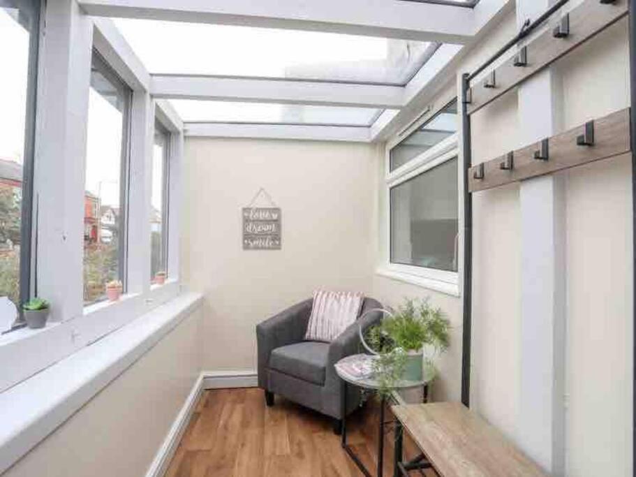 Beeches Bach, 1 Bedroom Cottage With Hot Tub Prestatyn Esterno foto